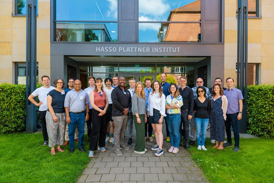 Gruppenfoto der Teilnehmenden des Kick-off Workshops