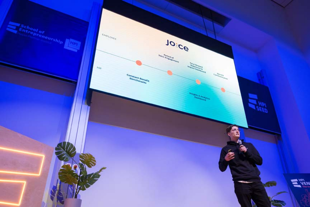 The startup team "Joice" is being presented on stage.