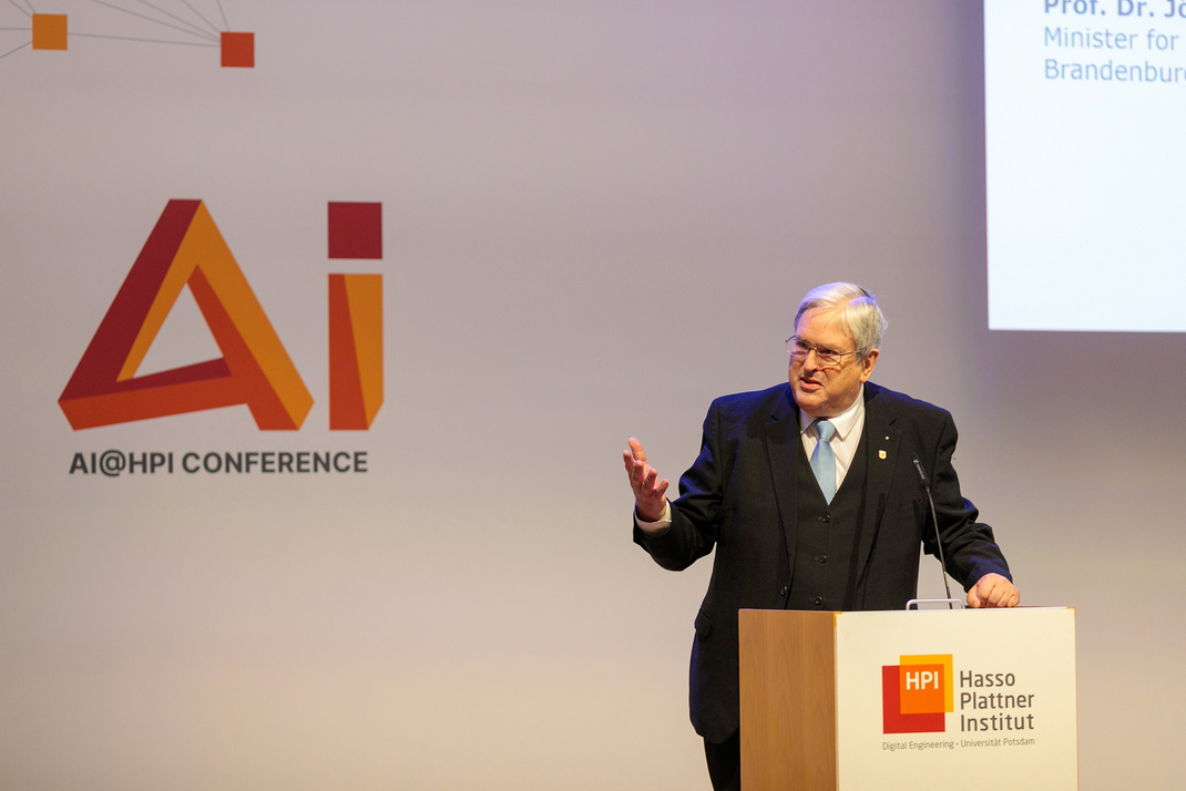 An expert speaks from the podium