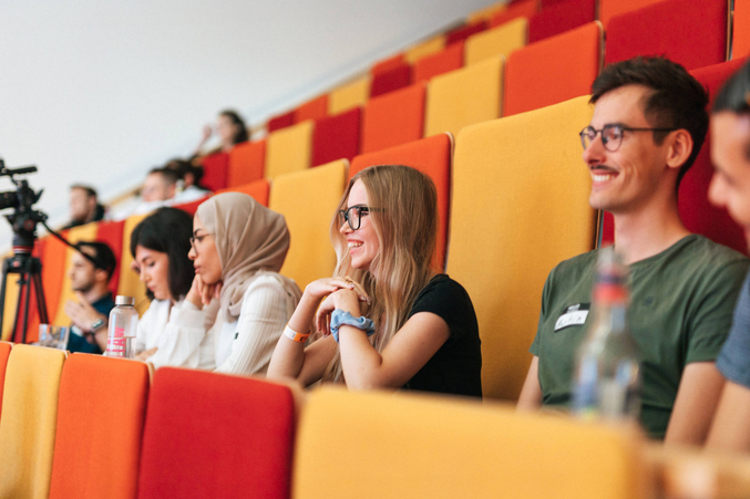 HPI-Studentierende im Hörsaal