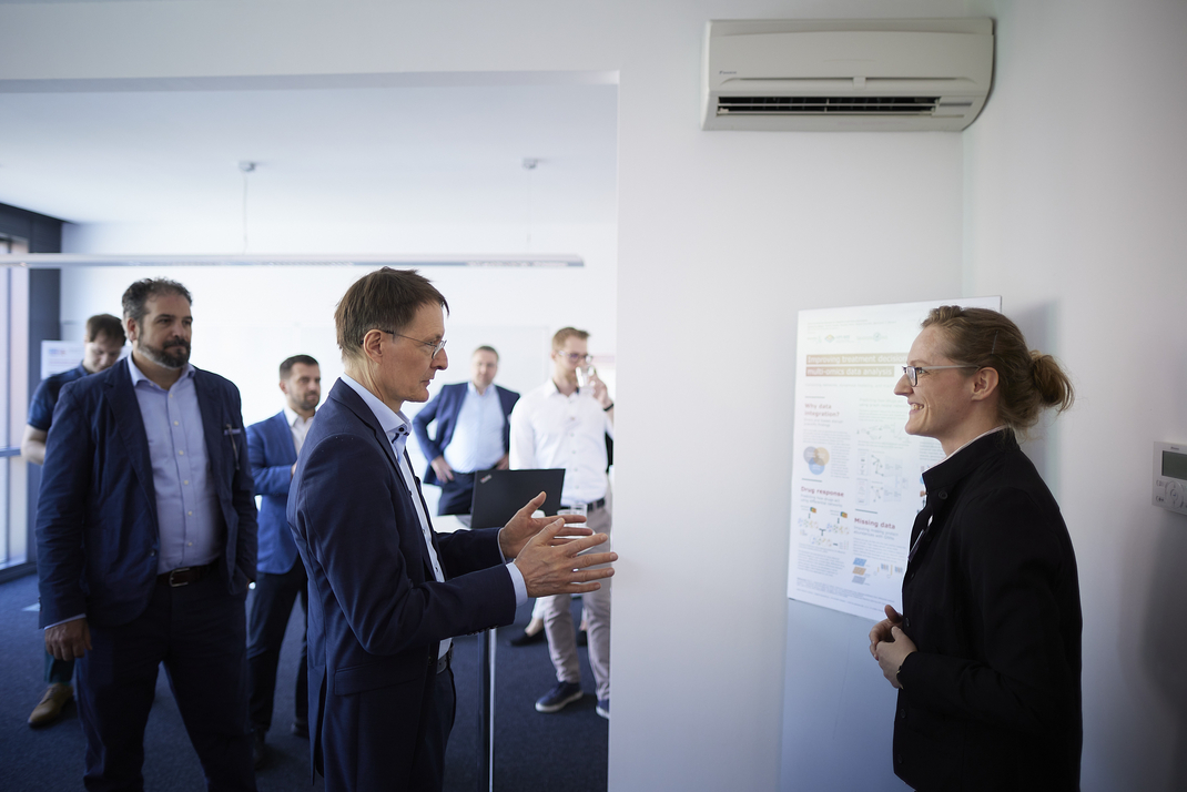 Prof. Katharina Baum in conversation with Health Minister Karl Lauterbach