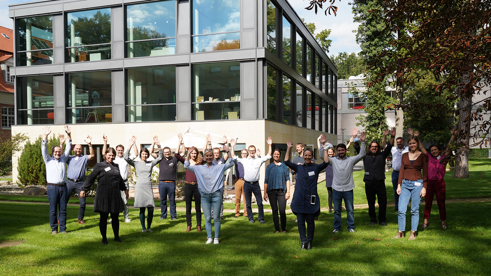 Fröhliche Menschen auf dem HPI Campus
