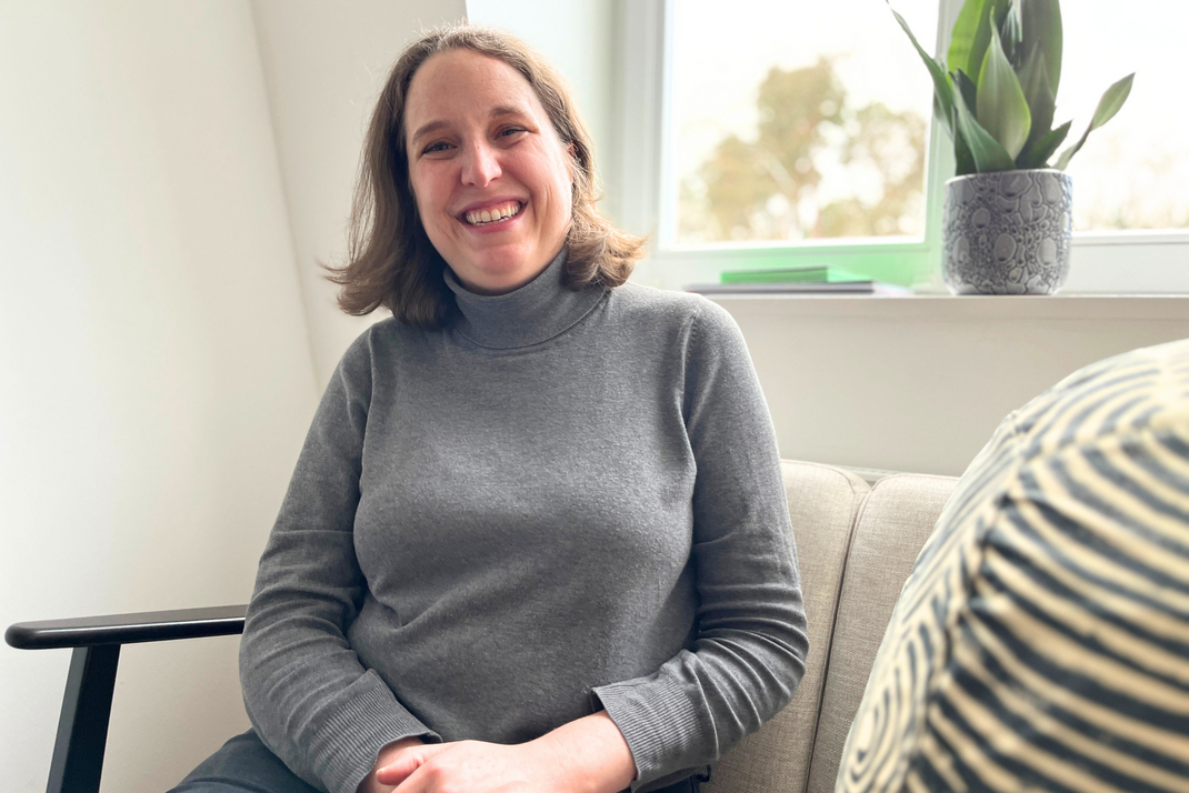 HPI scientist Julia Dennett