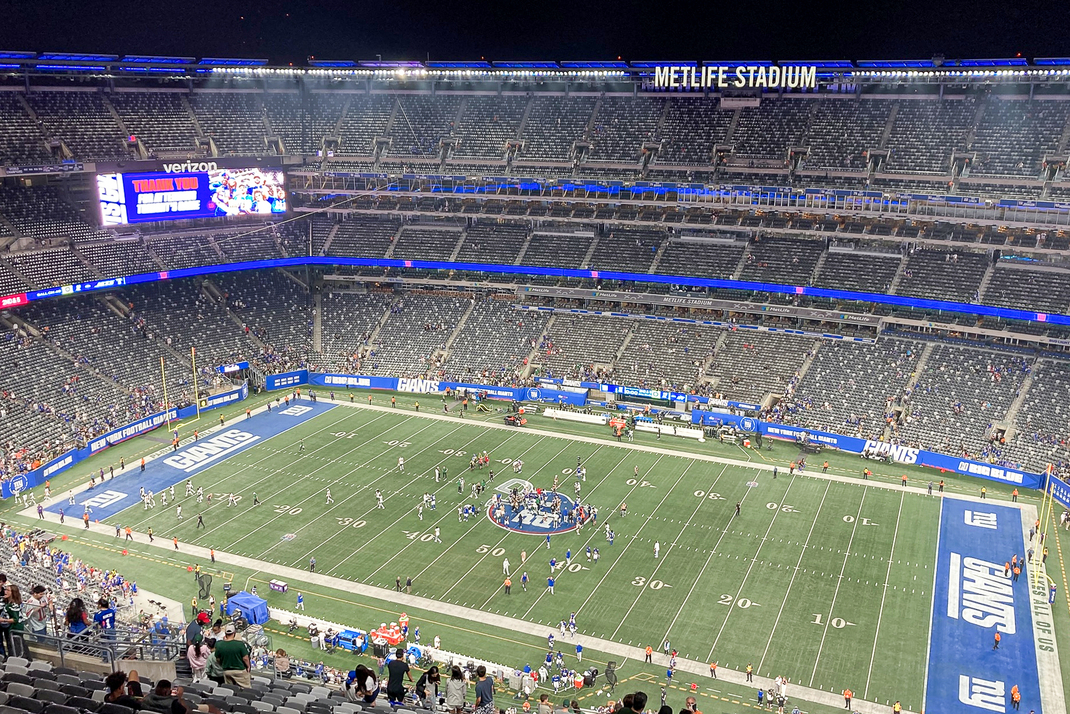 Ein Football-Spiel im MetLife Stadion