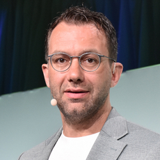 Portraitfoto vom Stellvertretenden Chefredakteur des Behörden Spiegels, Guido Gehrt
