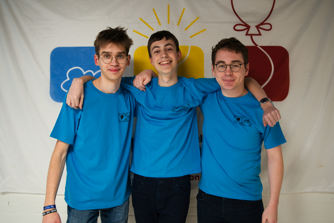 Ein Gruppenfoto der HPI-Studierenden Tobias Röhr, Lukas Hagen, Konrad Letz