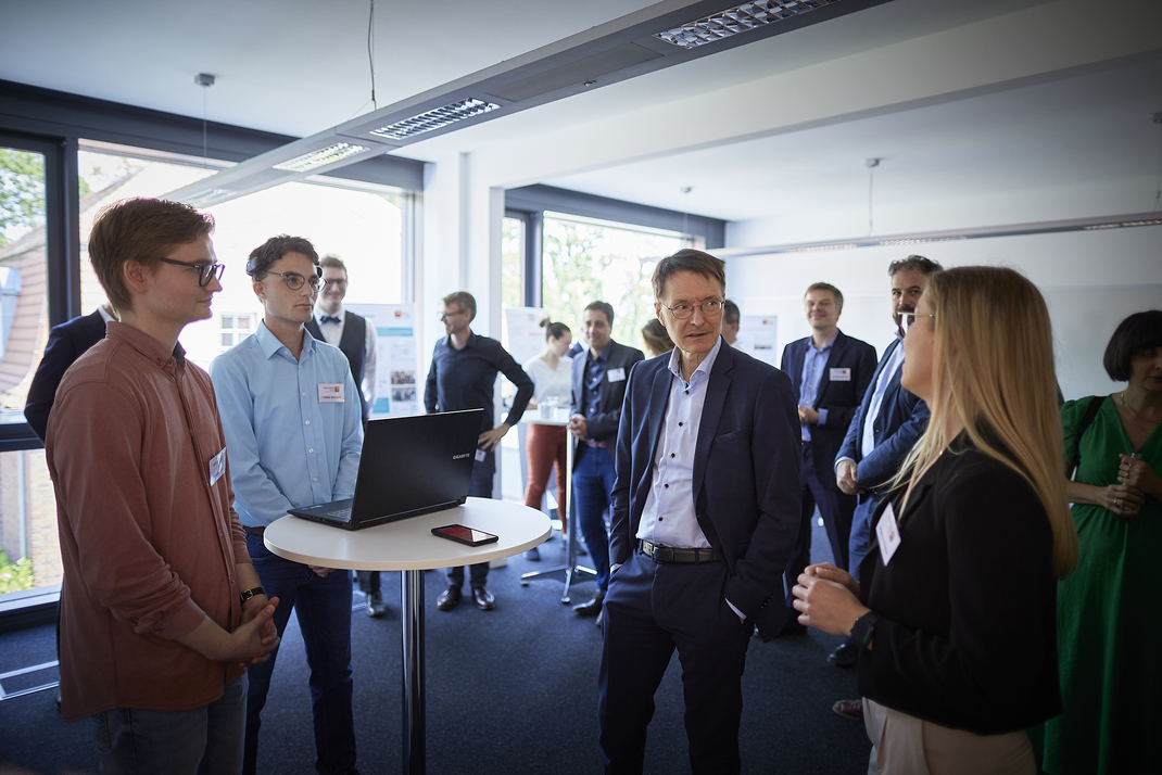Kristina Kirsten, Fabian Stolp and Tobias Goergens in conversation with Health Minister Karl Lauterbach