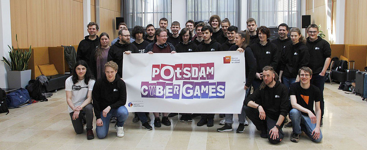 Die Teilnehmenden der Potsdam Cyber Games beim Finale am HPI in Potsdam