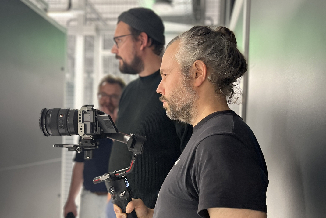 Das Kamerateam mit Kamera und Gimbal