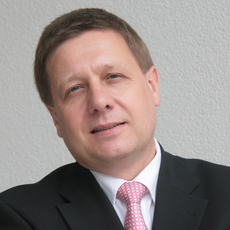 Portraitfoto vom Referatsleiter Arbeitsgruppe Cyberdome im Bundesministerium des Innern, Andreas Reisen