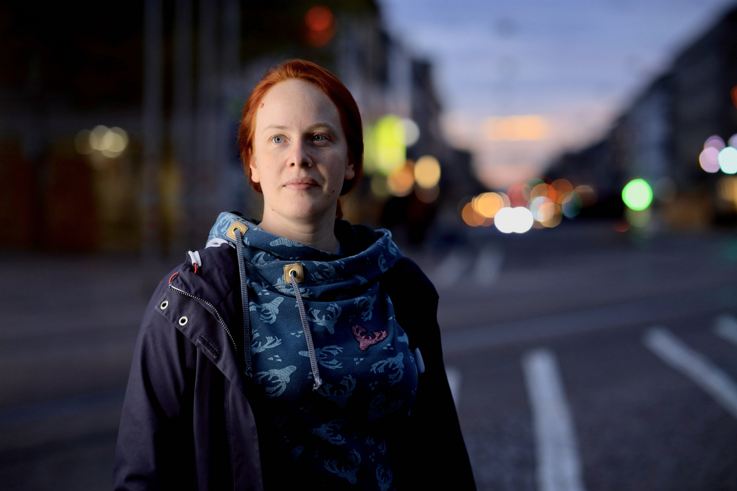 Portrait photo of IT security researcher Dr. Jiska Classen