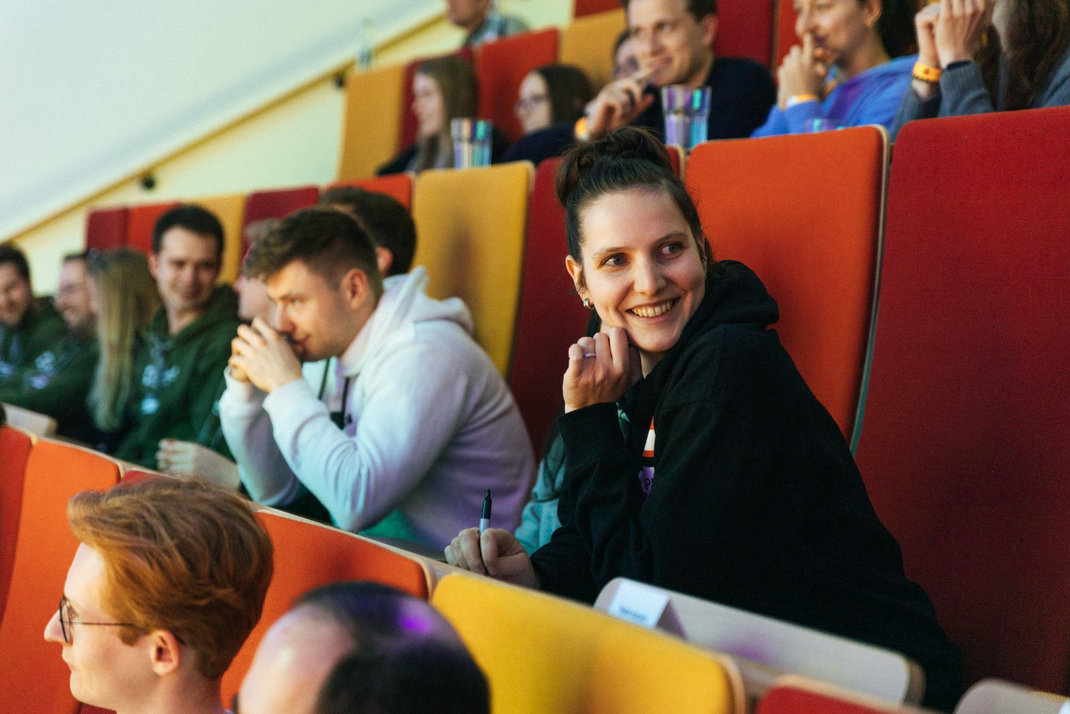 Participants studying together at the HPI School of Entrepreneurship