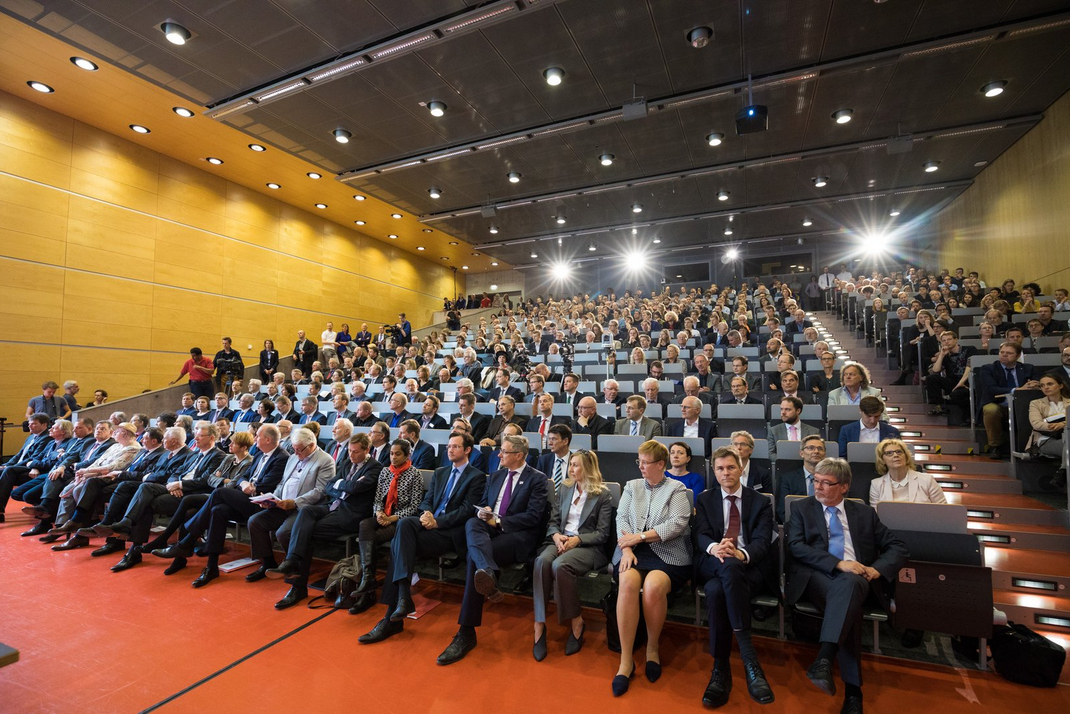 Full lecture hall at the opening ceremony of the Faculty of Digital Engineering in April 2017.