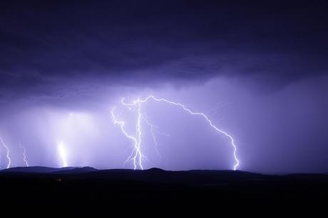 The image of a strong thunderstorm