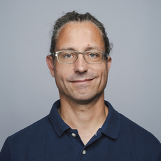 Portrait of AI@HPI Speaker and Editorial Director for Digitalization & AI, Cybersecurity, and Smart City at Tagesspiegel Background, Oliver Voß