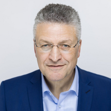 Portrait of Head of Digital Health Cluster Prof. Dr. Lothar Heinz Wieler