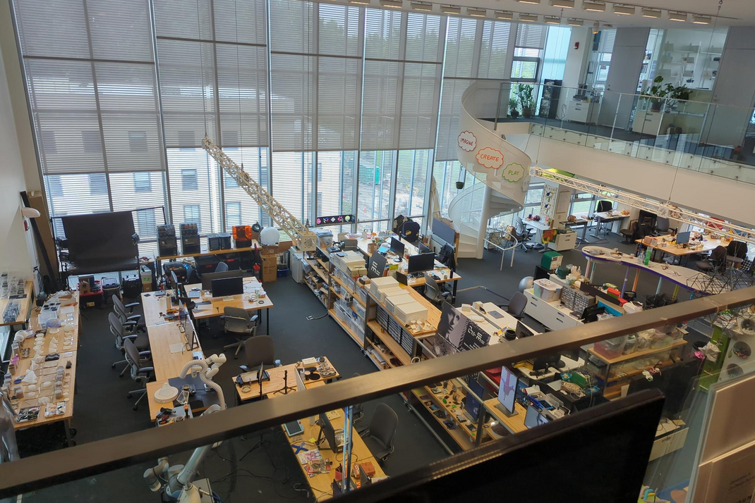 Der Arbeitsplatz von HPI-Masterstudent Nick Leuchtenbörger auf dem MIT Campus