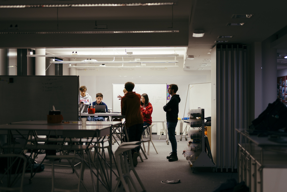 Schüler*innen bei der Code Night am Hasso-Plattner-Institut, Potsdam, 21.11.25, Foto: Nicole Krüger