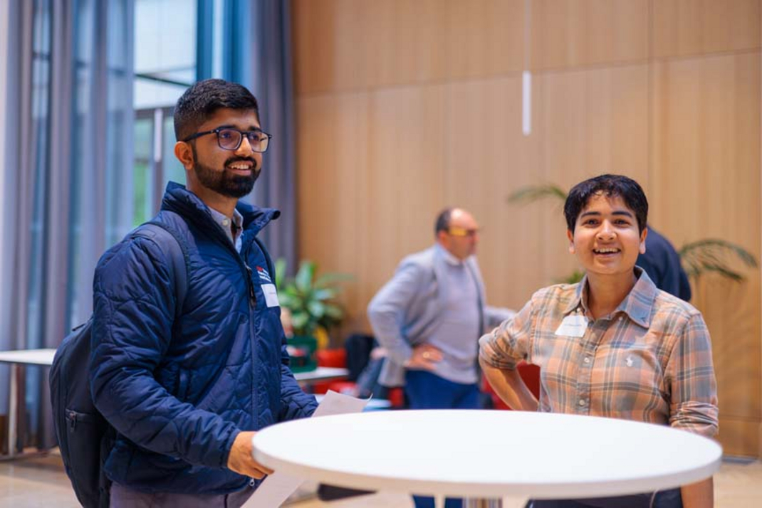 Forschende des HPI und MIT tauschen sich auf dem gemeinsamen Workshop am HPI miteinander aus.