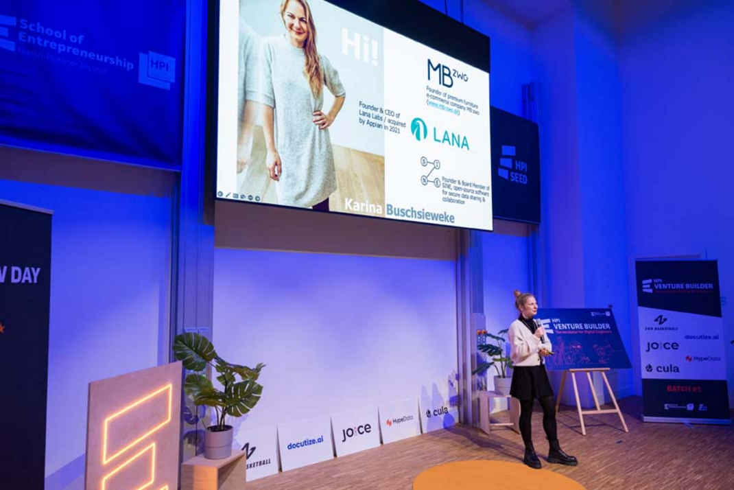 Karina Buschsieweke, founder and CEO of Lana Labs introduces herself on stage.