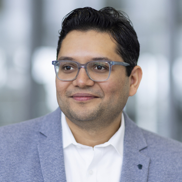 Portrait of Head of Data-Intensive Internet Computing Prof-Dr. Vaibhav Bajpai