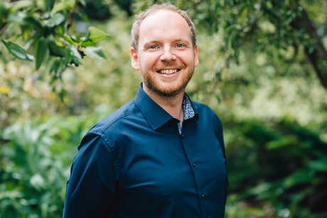 Portraitfoto von HPI-Postdoc Pascal Lenzner