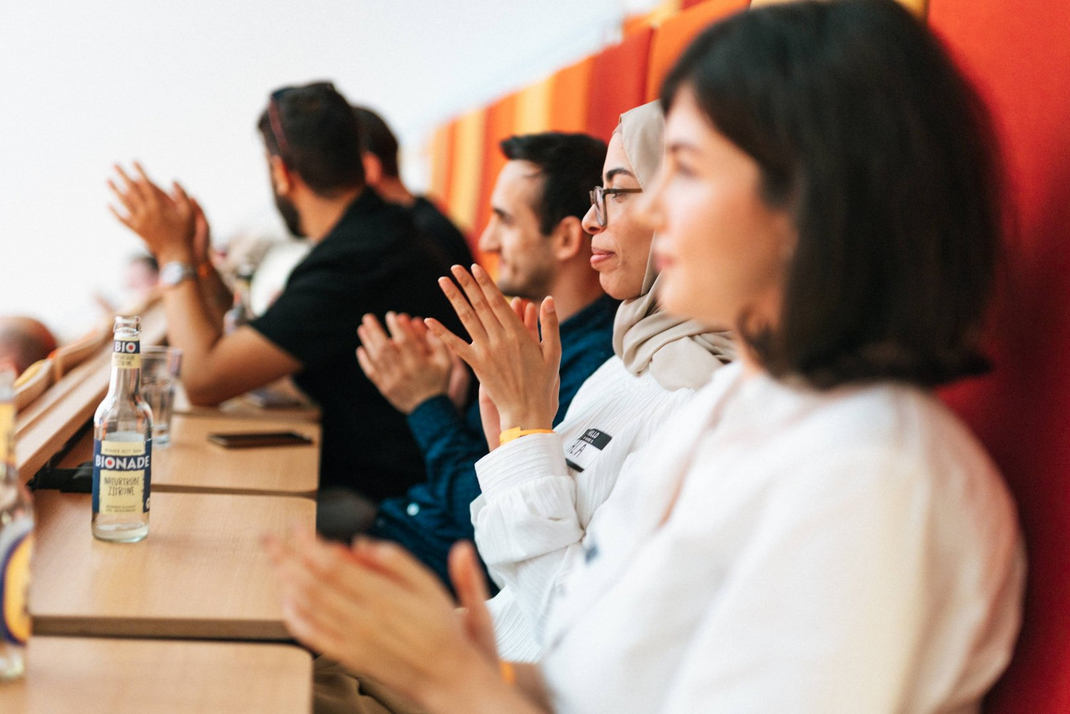 Teilnehmende studieren gemeinsam in der HPI School of Entrepreneurship