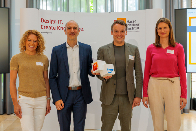Nadine Schröder (Director Partnerships, HPI), Prof. Tobias Friedrich (Managing Director, HPI), Christian Klein (CEO SAP SE), Dr. Katharina Schäfer (Global Head of University Alliances, SAP) (from left to right)