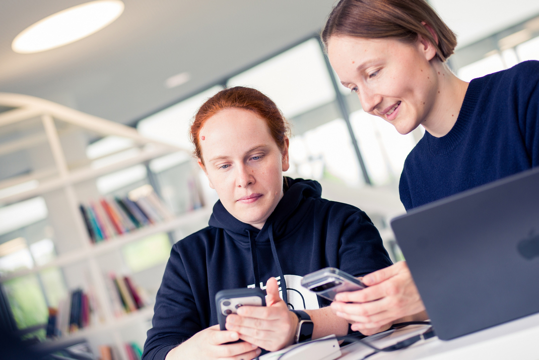 Prof. Dr. Jiska Classen und Swantje Lange