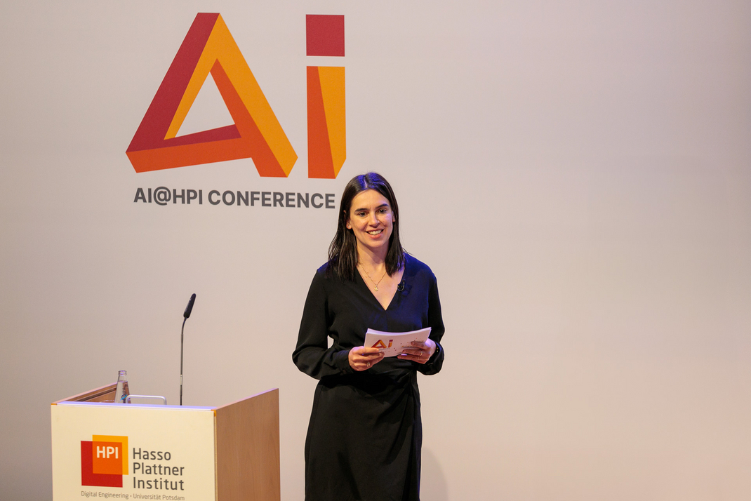 An expert speaks from the podium