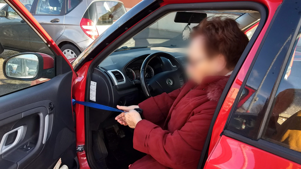 Driver tests drawstring