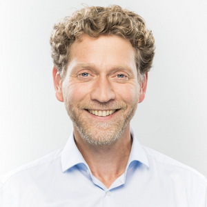 Portrait of Head of School of Entrepreneurship Dr. Frank Pawlitschek