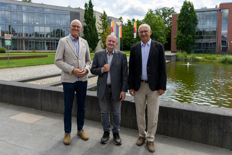 Die HPI-Professoren Mathias Weske, Jürgen Döllner und Andreas Polze (v.l.n.r.) auf dem HPI-Campus