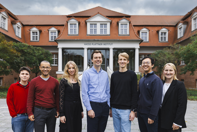 Group photo of the seven members of the HPI Team Algorithmic Decision Making and Society: Lara Glessen, Maximilian Wittmann, Jessica Dierking, Niclas Böhmer, Luca Kreisel, Chris ShuYu Dong, Svenja Fenn