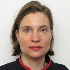Portraitfoto der Stellvertretenden Abteilungsleiterin für Sicherheits- und Verteidigungspolitik sowie Cyberaußenpolitik im Auswärtigen Amt, Amelie Klußmann